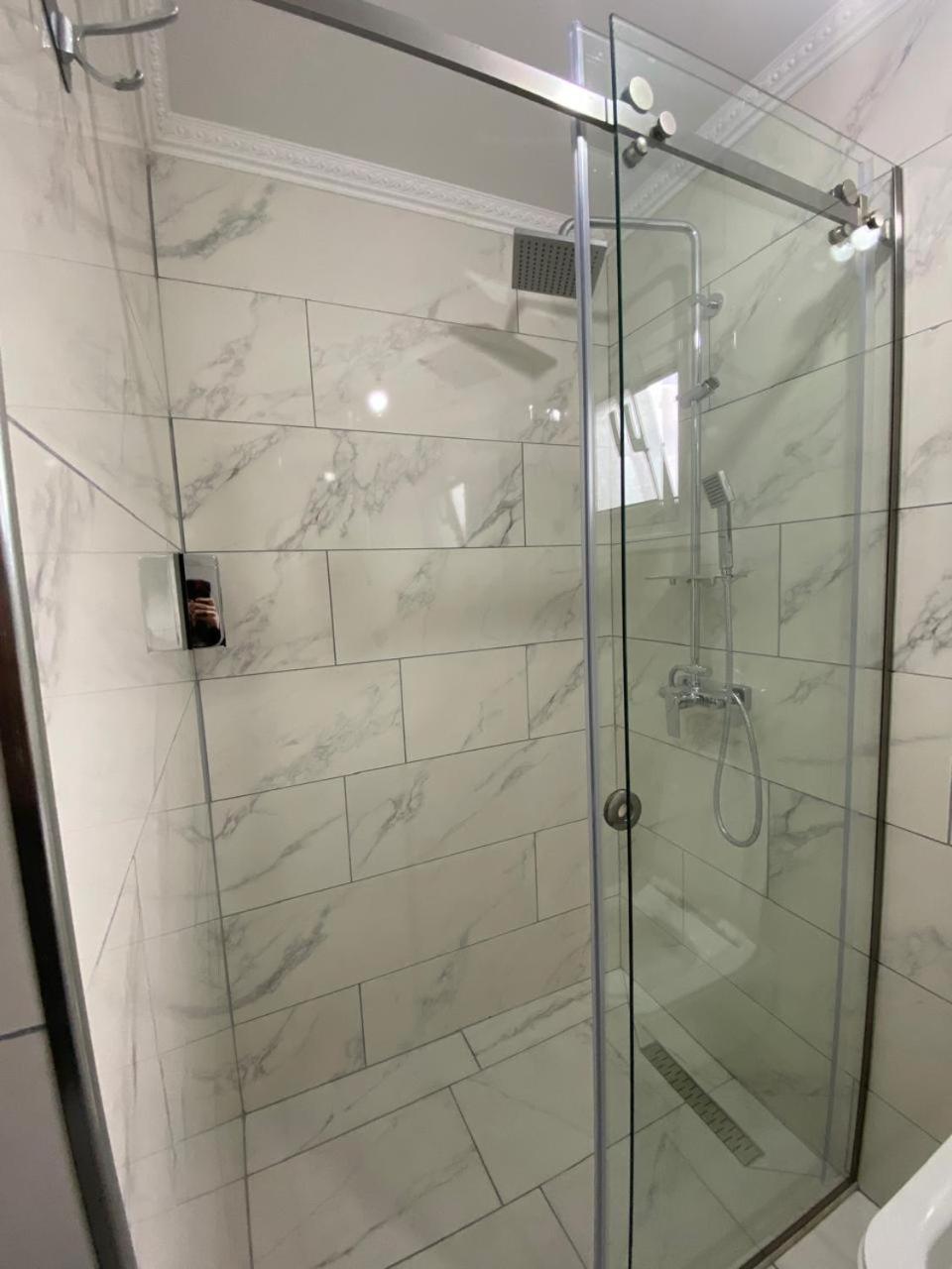 Rent Rooms Sakolli Berat Kültér fotó
