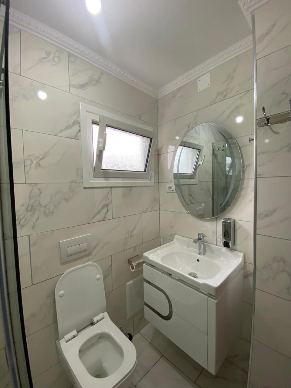 Rent Rooms Sakolli Berat Kültér fotó
